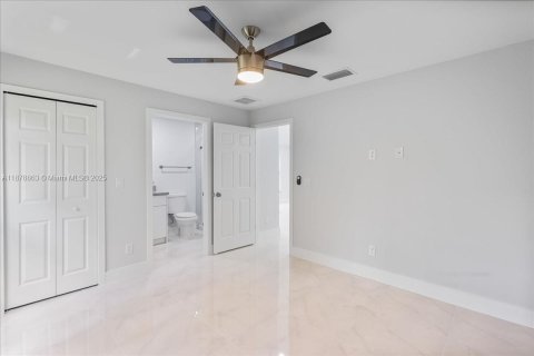 House in Lehigh Acres, Florida 3 bedrooms, 115.11 sq.m. № 1927598 - photo 23
