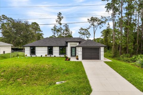 House in Lehigh Acres, Florida 3 bedrooms, 115.11 sq.m. № 1927598 - photo 1