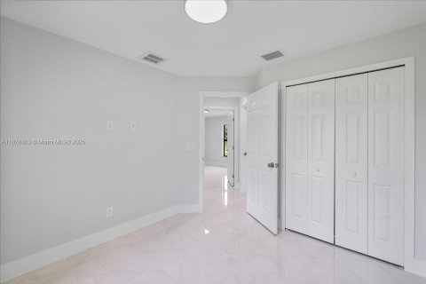 House in Lehigh Acres, Florida 3 bedrooms, 115.11 sq.m. № 1927598 - photo 29