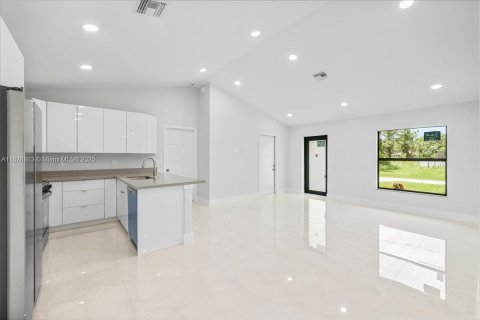 House in Lehigh Acres, Florida 3 bedrooms, 115.11 sq.m. № 1927598 - photo 14
