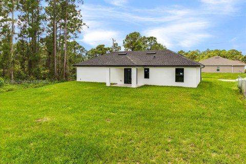 House in Lehigh Acres, Florida 3 bedrooms, 115.11 sq.m. № 1927598 - photo 3