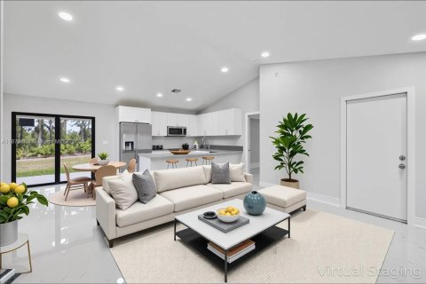 House in Lehigh Acres, Florida 3 bedrooms, 115.11 sq.m. № 1927598 - photo 6