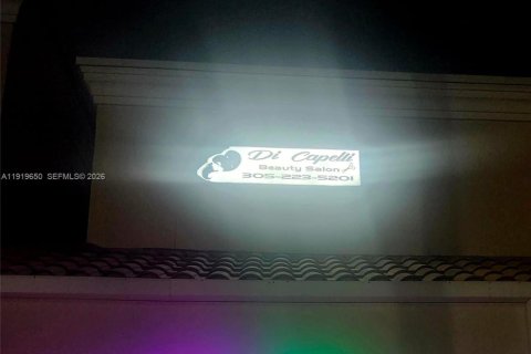 Commercial property in Miami, Florida № 1997902 - photo 2