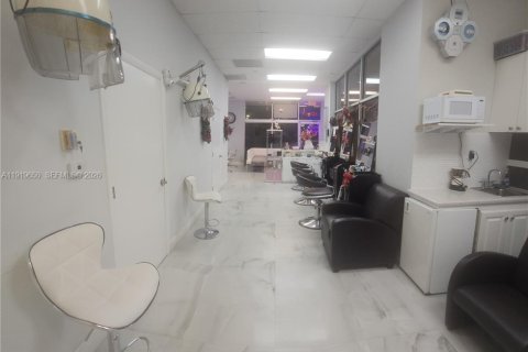 Commercial property in Miami, Florida № 1997902 - photo 18