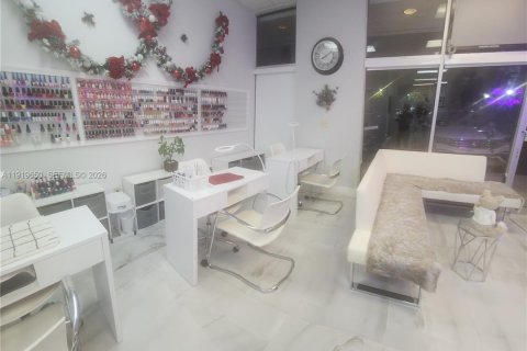 Commercial property in Miami, Florida № 1997902 - photo 14