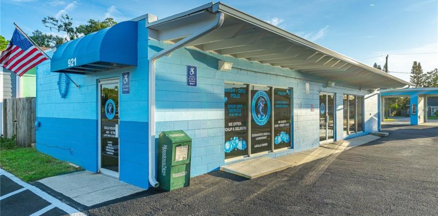 Immobilier commercial à Edgewater, Floride 111.48 m2 № 1873549