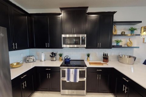 House in Davenport, Florida 8 bedrooms, 373.37 sq.m. № 1649291 - photo 9