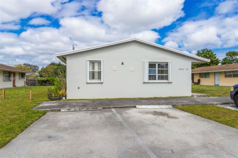 Casa en Hollywood, Florida 2 dormitorios, 201.6 m2 № 2085012