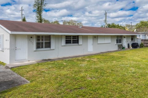 Casa en alquiler en Hollywood, Florida, 2 dormitorios, 201.6 m2 № 2085012 - foto 3