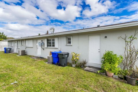 Casa en alquiler en Hollywood, Florida, 2 dormitorios, 201.6 m2 № 2085012 - foto 25