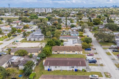 Casa en alquiler en Hollywood, Florida, 2 dormitorios, 201.6 m2 № 2085012 - foto 17