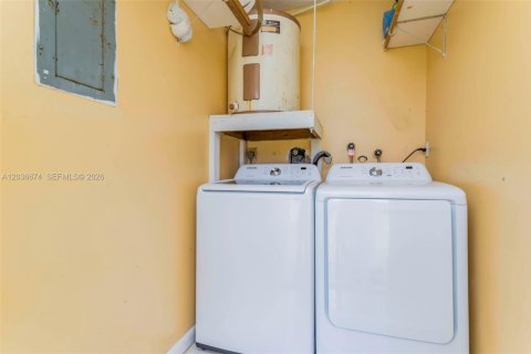 Casa en alquiler en Hollywood, Florida, 2 dormitorios, 201.6 m2 № 2085012 - foto 14