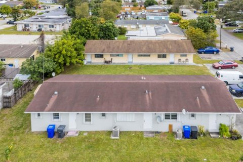 Casa en alquiler en Hollywood, Florida, 2 dormitorios, 201.6 m2 № 2085012 - foto 18