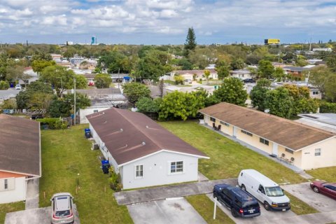 Casa en alquiler en Hollywood, Florida, 2 dormitorios, 201.6 m2 № 2085012 - foto 19