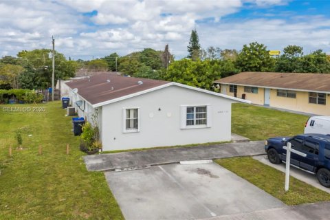 Casa en alquiler en Hollywood, Florida, 2 dormitorios, 201.6 m2 № 2085012 - foto 20