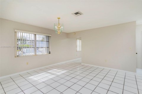 Casa en alquiler en Hollywood, Florida, 2 dormitorios, 201.6 m2 № 2085012 - foto 8