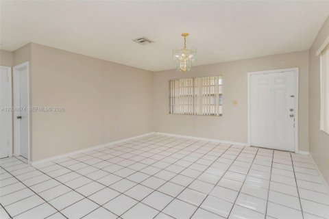 Casa en alquiler en Hollywood, Florida, 2 dormitorios, 201.6 m2 № 2085012 - foto 10