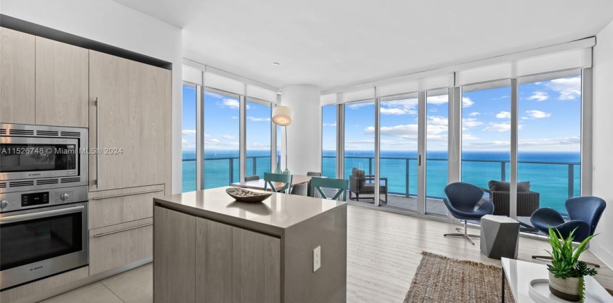 Condominio en Hollywood, Florida, 2 dormitorios № 1709544