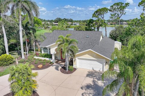 Casa en venta en Port Charlotte, Florida, 4 dormitorios, 306.95 m2 № 1774783 - foto 1