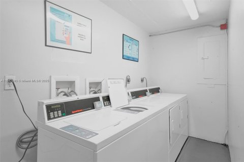 Condo in Miami, Florida, 2 bedrooms  № 1936813 - photo 19