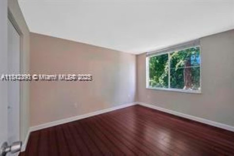 Condo in Miami, Florida, 2 bedrooms  № 1936813 - photo 10