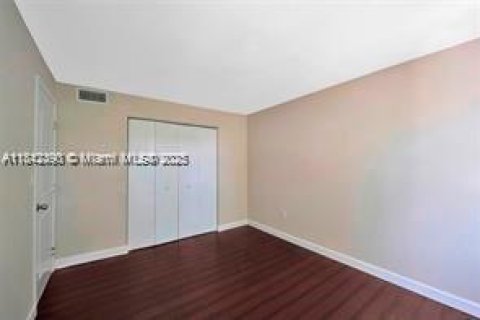 Condo in Miami, Florida, 2 bedrooms  № 1936813 - photo 13