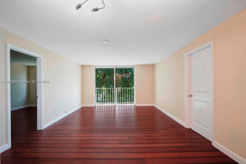 Condo in Miami, Florida, 2 bedrooms  № 1936813 - photo 6