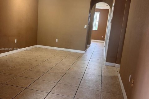 Apartment in Hialeah, Florida 2 bedrooms, 89.84 sq.m. № 2086672 - photo 5