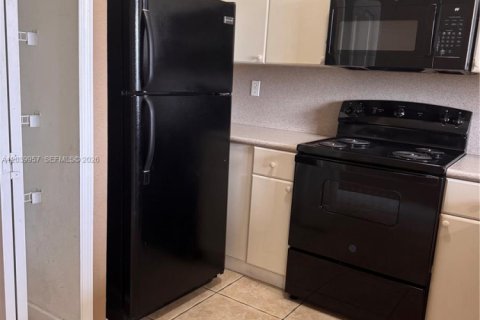 Apartment in Hialeah, Florida 2 bedrooms, 89.84 sq.m. № 2086672 - photo 12