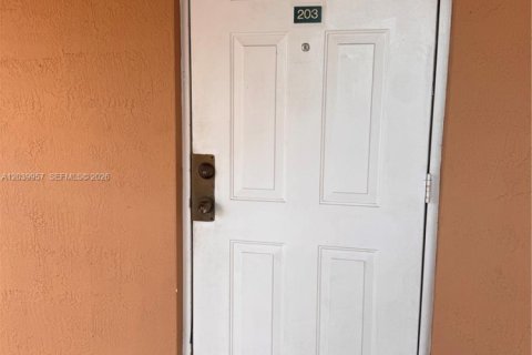Apartment in Hialeah, Florida 2 bedrooms, 89.84 sq.m. № 2086672 - photo 3