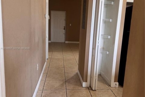Apartment in Hialeah, Florida 2 bedrooms, 89.84 sq.m. № 2086672 - photo 15