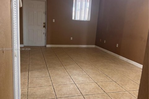 Apartment in Hialeah, Florida 2 bedrooms, 89.84 sq.m. № 2086672 - photo 4