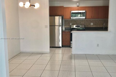 Condominio en Doral, Florida, 2 dormitorios  № 2018055