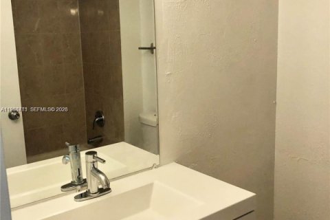 Condominio en alquiler en Doral, Florida, 2 dormitorios, 98.48 m2 № 2018055 - foto 4