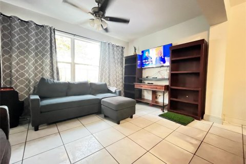 House in Miramar, Florida 3 bedrooms, 140.75 sq.m. № 2083155 - photo 4
