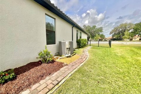 House in BELLALAGO in Kissimmee, Florida 4 bedrooms, 224.82 sq.m. № 1614131 - photo 5