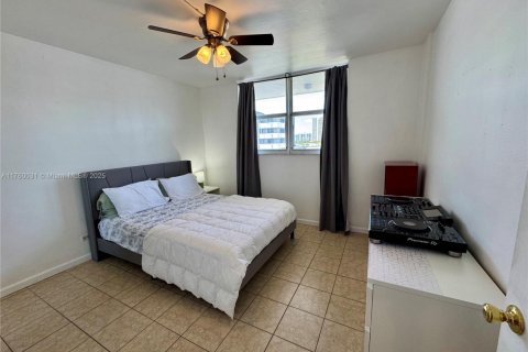 Condo in North Miami Beach, Florida, 2 bedrooms  № 1506160 - photo 25
