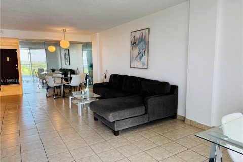 Condo in North Miami Beach, Florida, 2 bedrooms  № 1506160 - photo 4
