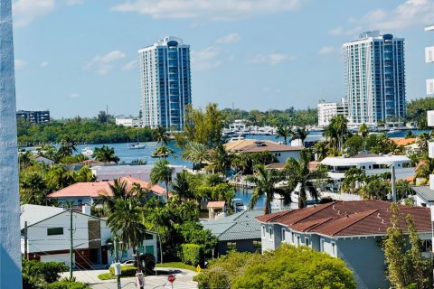 Condo in North Miami Beach, Florida, 2 bedrooms  № 1506160 - photo 30