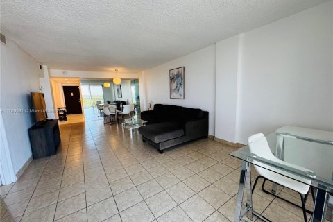 Condo in North Miami Beach, Florida, 2 bedrooms  № 1506160 - photo 14