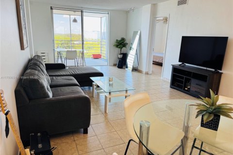 Condo in North Miami Beach, Florida, 2 bedrooms  № 1506160 - photo 15