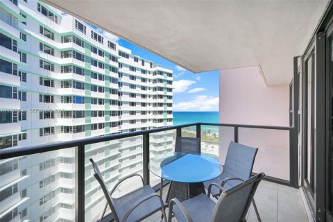 Condominio en venta en Miami Beach, Florida, 2 dormitorios, 89.19 m2 № 2043806 - foto 3