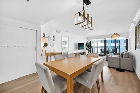 Condominio en venta en Miami Beach, Florida, 2 dormitorios, 89.19 m2 № 2043806 - foto 13