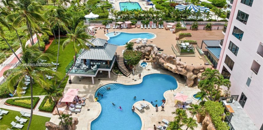 Condominio en Miami Beach, Florida, 2 dormitorios  № 2043806