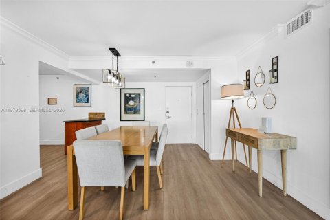 Condominio en venta en Miami Beach, Florida, 2 dormitorios, 89.19 m2 № 2043806 - foto 12