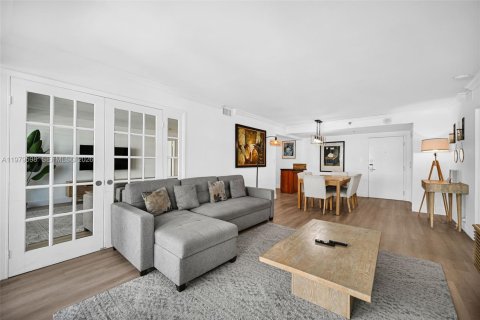 Condominio en venta en Miami Beach, Florida, 2 dormitorios, 89.19 m2 № 2043806 - foto 8