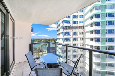 Condominio en venta en Miami Beach, Florida, 2 dormitorios, 89.19 m2 № 2043806 - foto 6