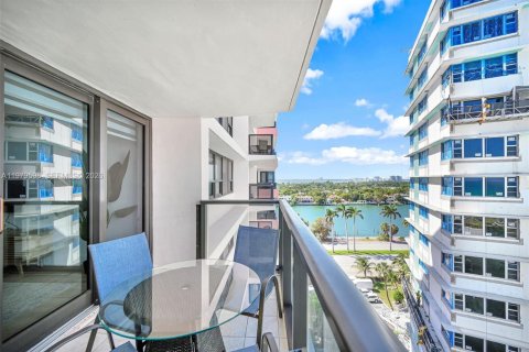 Condominio en venta en Miami Beach, Florida, 2 dormitorios, 89.19 m2 № 2043806 - foto 7