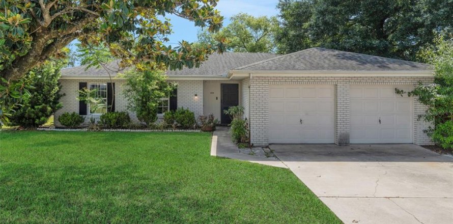House in Winter Haven, Florida 3 bedrooms, 133.69 sq.m. № 2214293