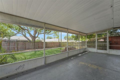 House in Winter Haven, Florida 3 bedrooms, 133.69 sq.m. № 2214293 - photo 16
